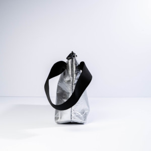 กระเป๋าเครื่องแป้งผ้า Tyvek ที่มีความซับซ้อนกระเป๋าเครื่องสำอางเดินทางแฟชั่นสำหรับผู้หญิงที่มีซิปปิดและโลโก้ที่กำหนดเอง - Product Image 4