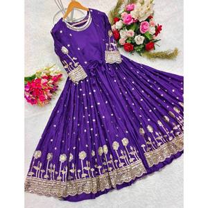 Robe de soirée de créateur pour les fêtes avec un travail de broderie élégant en sequins - Product Image 2