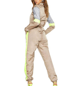 Ensemble de survêtement léger pour femme, coupe-vent, avec sweat à capuche court zippé en nylon et pantalon de jogging - Product Image 2