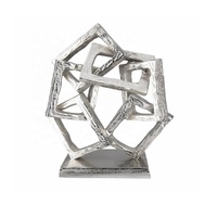 Sculpture en aluminium de forme géométrique à l'aspect de chaîne en métal martelé, sculpture abstraite, vitrine, étagère, table de bureau