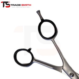 Tijeras de Corte Profesionales TSI Classic para Barbería, Instrumento de Precisión para Corte de Cabello, para Uso en Salones Modernos y Barberías - Product Image 5