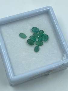 Esmeralda Zambiana Verde Natural de la Mejor Calidad, Corte Ovalado, 4.15 Quilates, 4x6MM, Colgante al por Mayor - Product Image 2