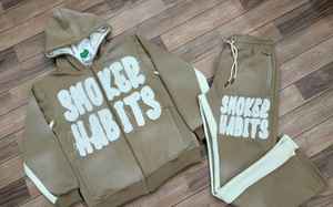 Chándal Premium con Bordado, Serigrafía y Pedrería, 100% Algodón Felpa, Efecto Desgastado y Logotipo Personalizado - Product Image 4