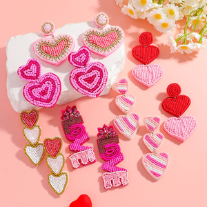 Vente en gros de nouveaux colliers élégants en perles roses pour la Saint-Valentin, faits à la main, avec des strass, des perles d'imitation, un nœud, un cœur, des perles de riz pour femmes par MULTI CRAFT - Product Image 4