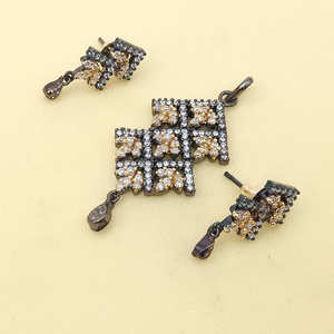 Ensemble de pendentifs et boucles d'oreilles tendance pour femme RAY FINE ORNATES, saphir, perle, cristal taille princesse, certifié IGI, plaqué or, laiton - Product Image 2