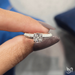 Bague de fiançailles en diamant de laboratoire taille coussin 1 carat en or blanc 10K avec bande micro-pavée, bague de mariée - Product Image 5