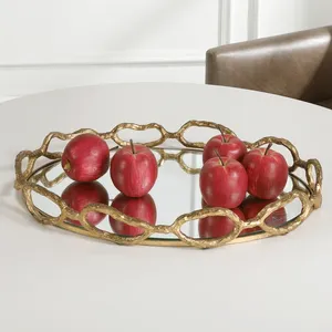 Plateau rond décoratif en métal artisanal plaqué argent avec motif vertical, design moderne, vente en gros - Product Image 1