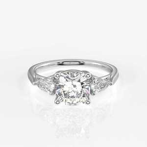 Anillo de compromiso de tres piedras con diamante cultivado en laboratorio de corte cojín y piedras laterales en forma de pera, clásico para mujer, ideal para fiestas y cumpleaños, venta al por mayor. - Product Image 1