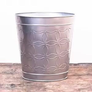 Contenedor de Basura Metálico Resistente para el Hogar con Elegantes Detalles Metálicos para Sala de Estar, Dormitorio y Cocina - Product Image 2