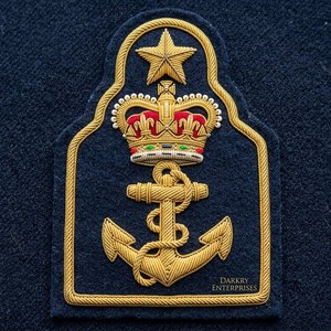 Écusson brodé fait main en fil d'or avec motif couronne et ancre, à rayures, personnalisé, pour blazers, costumes, vestes et badges - Product Image 1