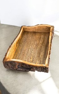 Bandeja de Servir Rústica Hecha a Mano de Madera con Asa Metálica y Borde Natural, Bandeja para Mesa de Centro, Regalo para Amantes de la Naturaleza y Estilo Rústico - Product Image 6