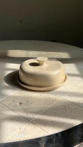 Mantequillera Rectangular Clásica con Tapa de Fácil Agarre, Bandeja Ancha para Servir, Acabado Liso y Brillante, Elegante Plato para Mantequilla para la Encimera de la Cocina - Product Image 4