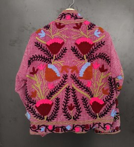 Exquisita Chaqueta de Algodón Kashmiri Acolchada y Bordada a Mano con Vibrante Trabajo Floral de Crewel e Intrincado Bordado Aari, Transpirable - Product Image 6