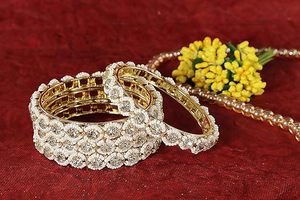 Gold Plated Alloy Bangle With <b>Crystal</b> Rhinestone Bezel Setting Imitation Pearl Women's Classic Party Jewelry Fashion <b>Bracelet</b> - Product Image 3