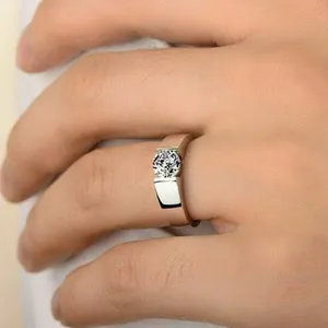 แหวนหมั้นผู้ชายเพชรโมอิสซาไนต์ทรง Tishya Diamond 4.00 กะรัต ตัวเรือนเงินแท้ชุบโรเดียม 14K ประดับเพชรแบบหนามเตย ดีไซน์โรแมนติก - Product Image 3