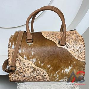 Bolso Grande de Cuero Vacuno Grabado a Mano Estilo Western, Bolso de Diseño Moderno para Vaqueras, Bolso de Viaje Tipo Duffle para Mujer, Estilo Boutique - Product Image 1