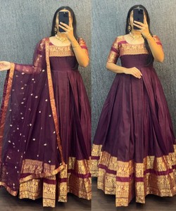 Kurti traditionnel Naryanpet en soie et coton avec broderies et dupatta en tulle, tenue décontractée multicolore, vêtement ethnique, couleur vin - Product Image 3