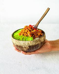 Bols et cuillères en coquille de noix de coco classiques faits à la main, écologiques, naturels et durables, pour servir des aliments dans les restaurants, les cafés et à la maison - Product Image 3