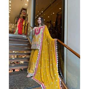 Hermoso conjunto de traje de fiesta para mujer con parte superior inferior bordada y Dupatta que incluye trabajo de secuencia - Product Image 2