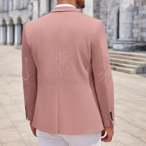 Manteau moderne pour homme avec tissu léger et doux offrant un confort quotidien et une apparence élégante et soignée, idéal pour une utilisation en extérieur - Product Image 2