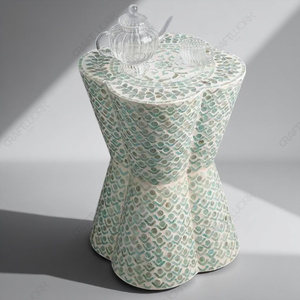 Mesa Auxiliar con Incrustaciones de Madreperla, Diseño de Mosaico Verde Agua en Forma de Reloj de Arena, Mesa Decorativa Hecha a Mano con Acentos de Madreperla para Sala de Estar o Dormitorio - Product Image 2
