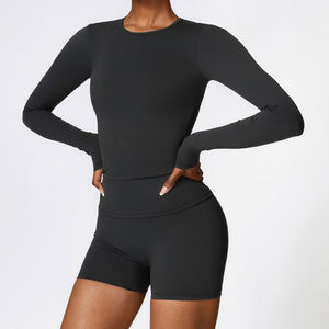 ชุดโยคะผู้หญิงสุดหรู เสื้อครอปสีส้มพร้อมเลกกิ้งทรงเข้ารูป ใส่สบาย ระบายอากาศได้ดี เหมาะสำหรับการออกกำลังกาย - Product Image 3