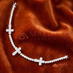 สร้อยข้อมือเทนนิสประดับมอสซาไนต์ทรงกากบาทสีเงิน สร้อยข้อมือดีไซน์หรูหราสำหรับคริสเตียน เครื่องประดับโซ่เส้นเล็กสำหรับผู้หญิงและผู้ชาย - Product Image 1