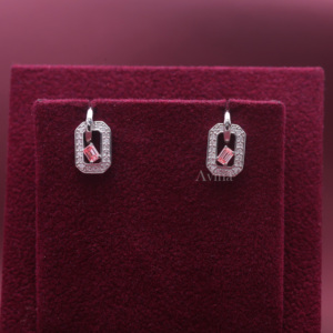 Boucles d'oreilles créoles Huggie en or blanc/rose et or jaune 9 carats avec diamant rose taille émeraude certifié IGI, cultivé en laboratoire |   Bijoux fins de luxe - Product Image 1