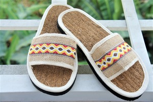 Tongs en fibre de coco naturelle, faites à la main, avec sangle à motif grec noir, écologiques, durables et résistantes aux intempéries - Product Image 5