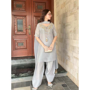 Aarohi Designer Mujer Gris Talla M Party Wear Top-Plazzo con Dupatta Conjunto Elegante - Product Image 6