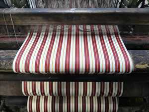 Rouleau de tissu tissé en PP recyclé, motif rayé écologique, matériau durable pour sacs de courses, sacs fourre-tout, emballages - Product Image 2