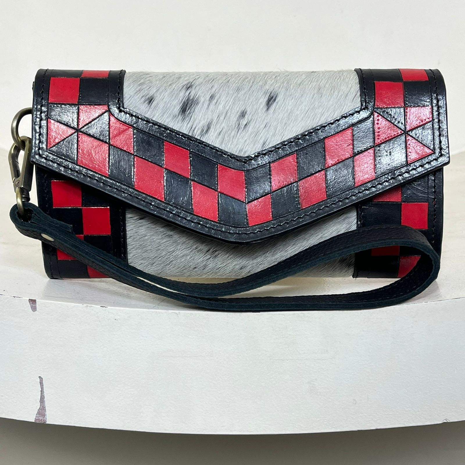 ตาหมากรุกสีแดง &amp; สีดำ