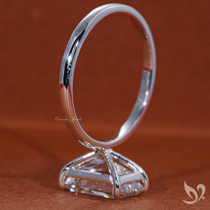 Anillo Solitario de Diamante Cultivado en Laboratorio con Corte Esmeralda de 3.00 CT en Oro |   Joyería de Compromiso Certificada por IGI - Product Image 2