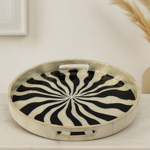Bandeja de servicio con incrustaciones de MDF redonda hecha a mano con patrón de cebra en espiral en blanco y negro con asas de bandeja para uso decorativo de Hotel - Product Image 5