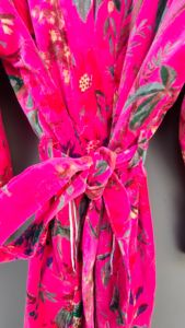 Bata de terciopelo con estampado floral rosa para mujer, bata de baño de manga larga, tejido suave, ropa de dormir informal, estilo primavera - Product Image 3