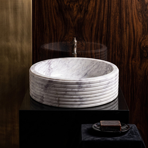 Lavabo de salle de bain Hayat en marbre rond, diamètre 42 cm, design cannelé poli, à poser sur le dessus - Product Image 5