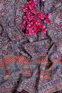 Tissu imprimé à rayures florales violettes avec bordure décorative pour la confection de robes Kurti, tissu pour vêtements ethniques. - Product Image 4