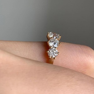 แหวนเพชรแล็บโกรว์ 5 เม็ด น้ำหนัก 2 กะรัต ทรงเหลี่ยม ตัวเรือนทองคำแท้ 14K รับรองโดย IGI ดีไซน์เรียบหรู สำหรับวันครบรอบ แหวนสัญญา แหวนแบบซ้อน แหวนทรงฮาโล - Product Image 2