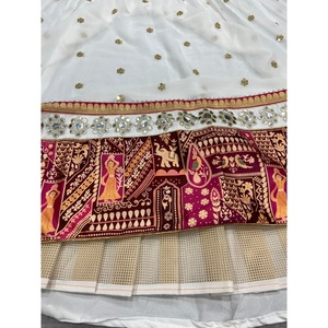 Designer Navratri Performance Wear Lehenga Choli avec bordure de travail en dentelle miroir - Product Image 6