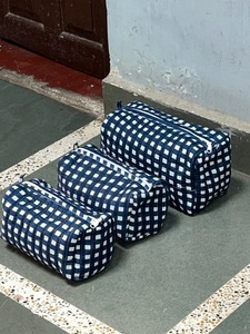 Foldable Cosmetic Bag Blue White Checkered Pattern Textile Zipper Closure Medium Size Simple Style Portable Toiletry Bag - Product Image 2
