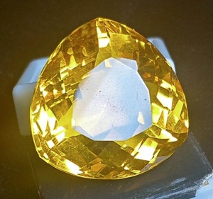 พลอยโทแพซสีเหลืองธรรมชาติทรงทริลเลียนคัท ขนาดพลอยโทแพซสำหรับทำเครื่องประดับ จี้สร้อยคอ ขายส่ง - Product Image 5