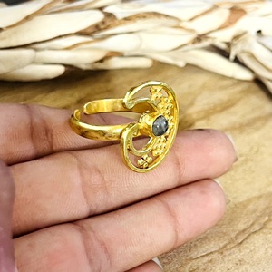 Nuevo Anillo Boho Luna Celestial de Latón para Mujer, Chapado en Oro de 18k, con Labradorita, Ajustable, Venta al por Mayor/OEM/ODM - Product Image 5