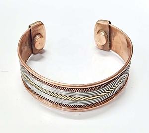 Mesdames Fashion Magnet Brass Cuf Bangles Wholesale Supply Disponible au prix d'exportation du fabricant indien GC-BL-325. - Product Image 1
