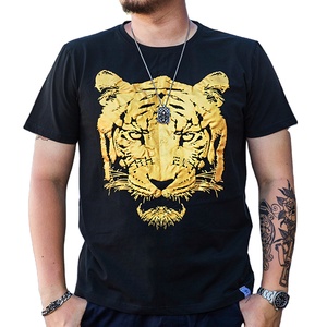 เสื้อยืดแขนสั้นสีดำสำหรับผู้ชาย พิมพ์ลายเสือสีทอง คอกลม ดีไซน์ลำลอง ทรงปกติ พิมพ์ลายสัตว์บนผ้าเจอร์ซีย์ - Product Image 2