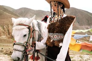 Cinturón Bordado a Mano de Bajo Costo, Elegante Cinturón para Mujer para Saree, Kurti, Lehenga y Ropa de Fiesta - Product Image 2