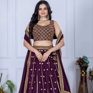 Nouvelle robe lehenga choli pour femmes en tissu Georgette Fox, richement brodée. - Product Image 3