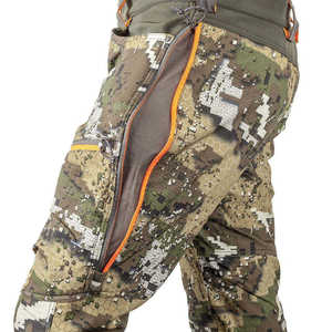 Pantalon de chasse camouflage pour homme avec plusieurs poches et accents orange pour une utilisation en extérieur - Product Image 4