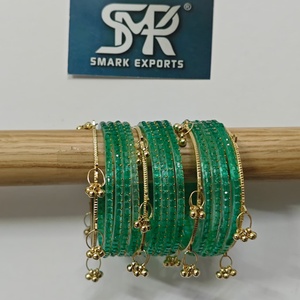 Ensemble de bracelets en verre kashmiri vert émeraude de qualité supérieure, breloques en or Ghungroo, bijoux ethniques indiens traditionnels faits à la main pour mariée, 16 pièces - Product Image 3