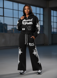 Ensemble de survêtement streetwear 100% coton avec appliques en strass brodées, impression DTG personnalisée 500 g/m², sweat à capuche zippé et pantalon oversize - Product Image 2