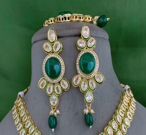 ชุดสร้อยคอพร้อมต่างหูประดับมอสซาไนต์ชุบทองคุณภาพพรีเมียม ดีไซน์คลาสสิก เหมาะสำหรับงานหมั้น งานแต่งงาน หรือเป็นของขวัญสำหรับผู้หญิง - Product Image 2